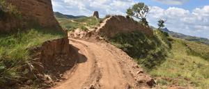 Das von der Polizei im Kreis Youyu Ende August veröffentlichte Foto zeigt den zerstörten Abschnitt der weltberühmten Großen Mauer in der nordchinesischen Provinz Shanxi.