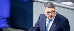 Stefan Keuter (AfD) spricht im Bundestag. Keuter hat im Bundestag für einen Eklat gesorgt, indem er die frühere Kanzlerin Angela Merkel (CDU) indirekt mit Adolf Hitler verglichen hat.