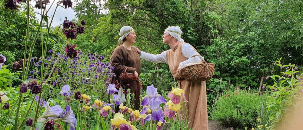 Im Museumsdorf Düppel im Berliner Ortsteil Nikolassee haben Wissenschaftler und Laienarchäologen das Leben einer ländlichen Siedlung um 1200 rekonstruiert.