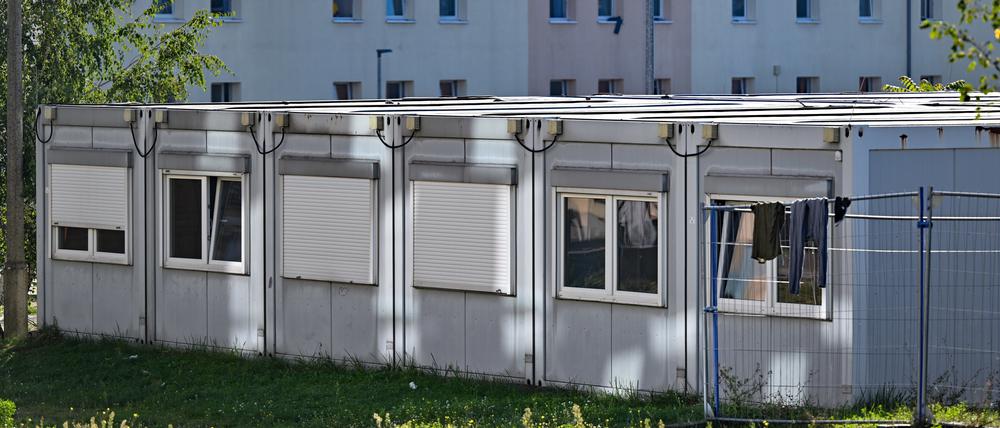 Wohncontainer stehen auf dem Gelände der Erstaufnahme-Einrichtungen (EAE) des Landes Brandenburg in Eisenhüttenstadt.