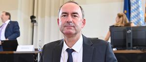 Hubert Aiwanger (Freie Wähler) vor Beginn der Sondersitzung zum Flugblatt-Skandal. 