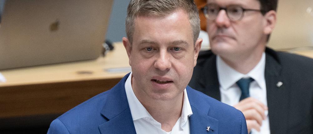 Stefan Evers (CDU), Berliner Senator für Finanzen, spricht während der 34. Plenarsitzung des Berliner Abgeordnetenhauses.