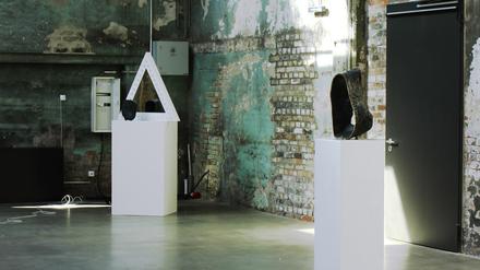 Blick in die Ausstellung „Hallen #4“ mit einer Arbeit von Jonathan Monk.