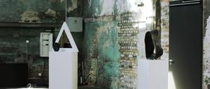 Blick in die Ausstellung „Hallen #4“ mit einer Arbeit von Jonathan Monk.
