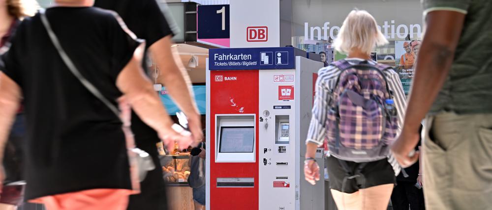 In Potsdam soll es bald nur noch Automaten anstelle von Ticketverkäufern geben.