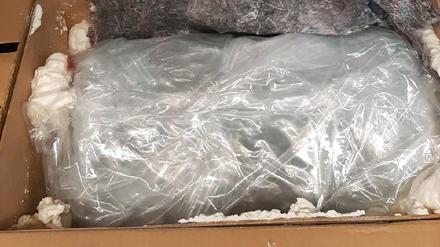 Der Zoll in Heilbronn hat 50 Kilogramm Marihuana mit einem Straßenverkaufswert von etwa 500.000 Euro aus Postsendungen sichergestellt.