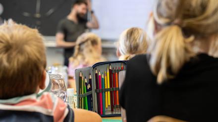 Ein neues Beratungsgremium der Bildungsverwaltung soll Lösungen für den Mangel an ausgebildeten Grundschullehrern finden.