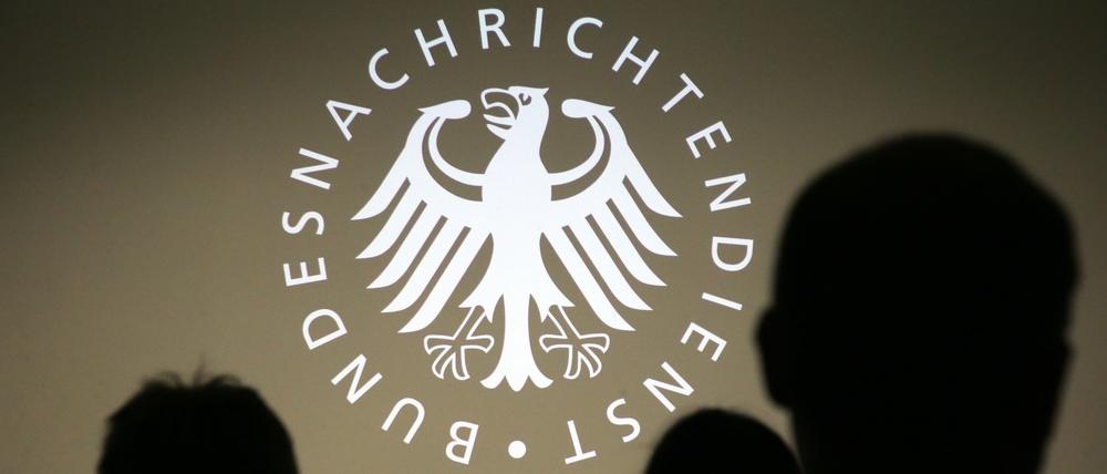 Geladene Gäste verfolgen die Eröffnung des Besucherzentrums vom Bundesnachrichtendienst (Symbolbild).