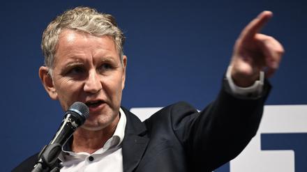 07.09.2023, Brandenburg, Oranienburg: Der Thüringer AfD-Fraktionschefs Björn Höcke spricht auf dem Schlossplatz in Oranienburg.