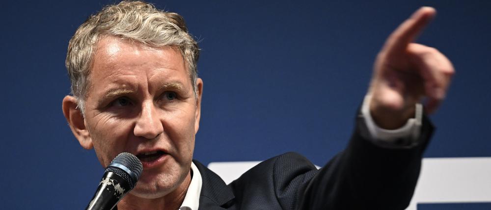 07.09.2023, Brandenburg, Oranienburg: Der Thüringer AfD-Fraktionschefs Björn Höcke spricht auf dem Schlossplatz in Oranienburg.