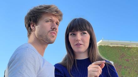 Führende Klimaaktivisten der „Letzten Generation“: Joel Schmitt und Carla Hinrichs am Freitag vor dem Bundeskanzleramt.