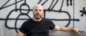 Der Schriftsteller Daniel Wisser. Er wurde 1971 geboren.