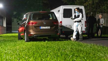 Eine Beamtin der Spurensicherung in Lohr am Main.
