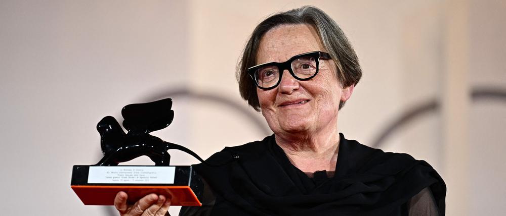 Die polnische Filmemacherin Agnieszka Holland wurde beim Filmfest Venedig für ihr Flüchtlingsdrama „Green Border“ mit dem Spezialpreis der Jury ausgezeichnet.
