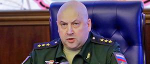 Der damalige Kommandeur der russischen Streitkräfte in Syrien, Generaloberst Sergej Surowikin, spricht bei einem Briefing in Verteidigungsministerium in Moskau (Archivbild).