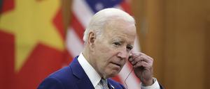 Joe Biden, Präsident der USA, nimmt an einer Pressekonferenz am Sitz des Zentralkomitees der Kommunistischen Partei von Vietnam (KPV) teil.