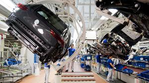 Volkswagen Golf 8 an einer Produktionslinie im VW Stammwerk Wolfsburg.