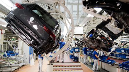 Volkswagen Golf 8 an einer Produktionslinie im VW Stammwerk Wolfsburg.