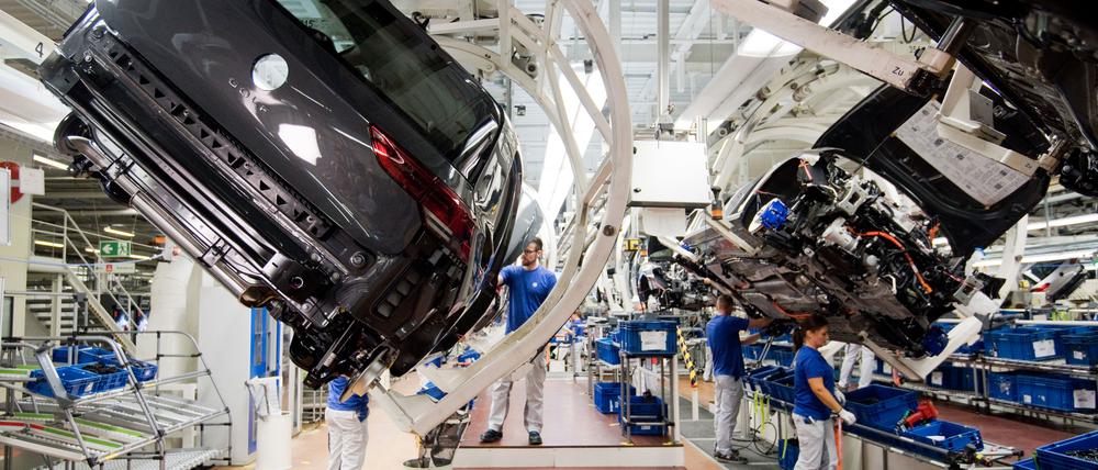 Volkswagen Golf 8 an einer Produktionslinie im VW Stammwerk Wolfsburg.