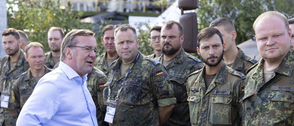 10.09.2023, Nordrhein-Westfalen, Düsseldorf: Boris Pistorius (CDU), Bundesverteidigungsminister, hier bei den Invictus Games für Soldatinnen und Soldaten, die Verletzungen im Einsatz und Dienst oder durch Erkrankungen an Körper und Seele bleibende Beeinträchtigungen erlitten haben.