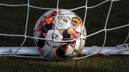 Sehr oft lag der Ball während des Elfmeterschießens im Tor. 
