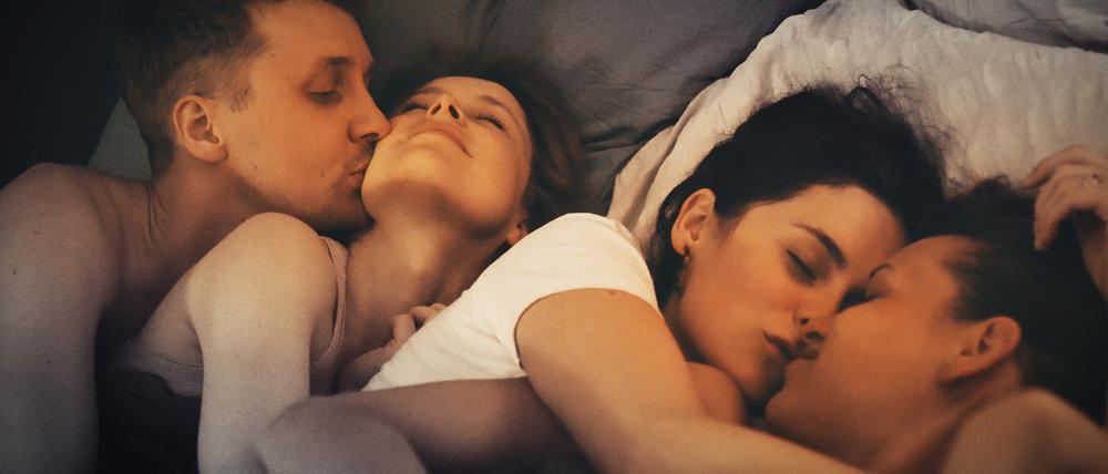 Wer liebt wen? Die Clique in „Tod den Lebenden“.  