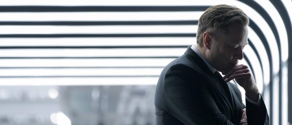 Elon Musk im Tesla-Werk in Grünheide.