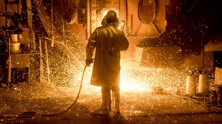 Die hohen Stromkosten lasten auf der energieintensiven Industrie.