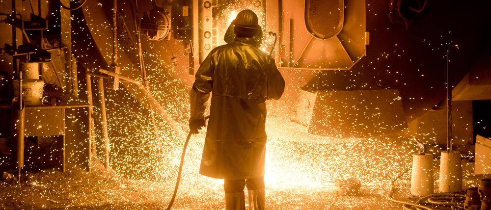Die hohen Stromkosten lasten auf der energieintensiven Industrie.