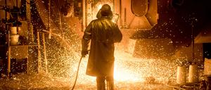 Die hohen Stromkosten lasten auf der energieintensiven Industrie.