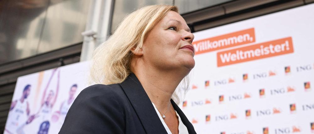 Bundesinnenministerin Nancy Faeser (SPD) begrüßte die deutschen Basketballer in Frankfurt am Main.