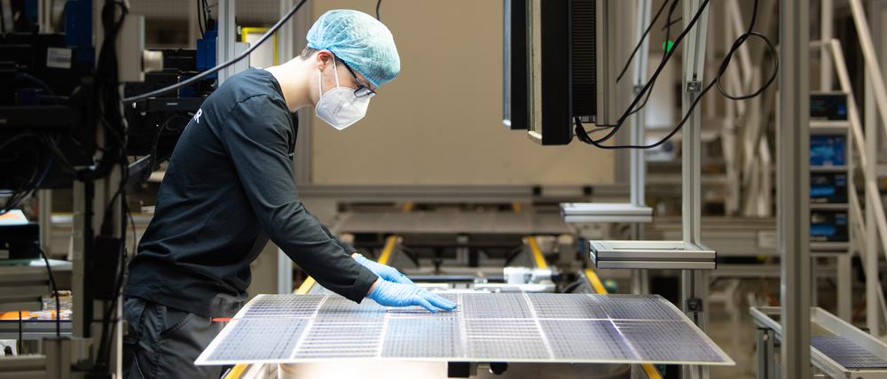 Die Produktion eines Solarmoduls im Werk der Meyer Burger Technology AG.