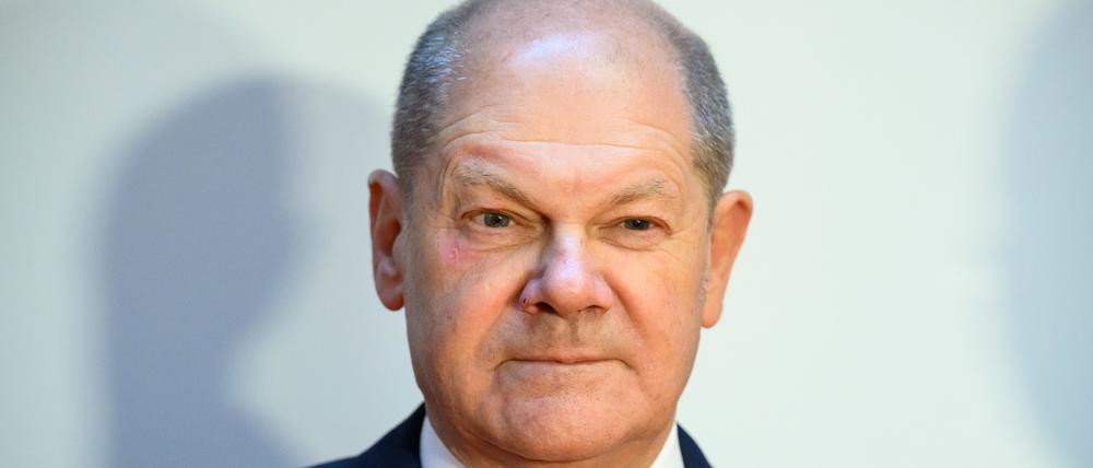 Noch am Wochenende beim G20-Gipfel in Indien hatte sich Kanzler Olaf Scholz (SPD) mit Augenklappe gezeigt. 