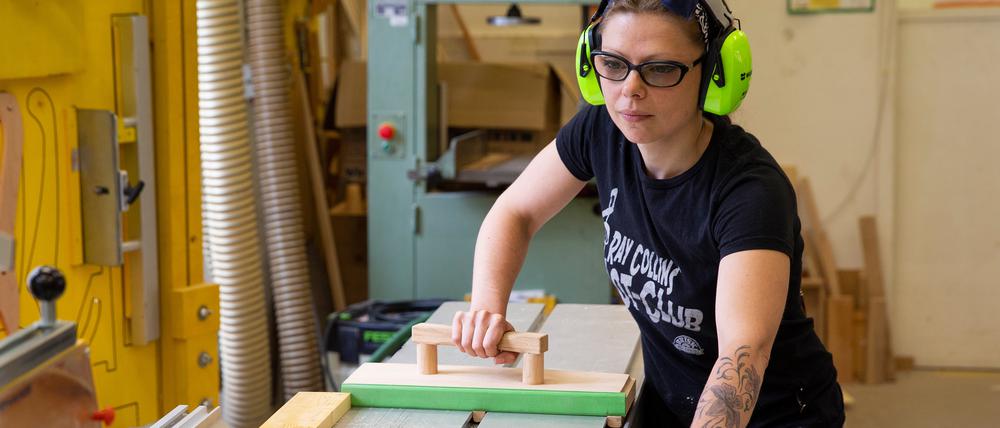 Handwerk, nein Danke. Der Prozentsatz junger Erwachsener mit Hochschulabschluss ist von 30 im Jahr 2015 auf 37 im Jahr 2022 gestiegen.