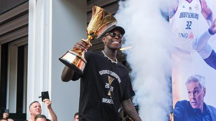 Dennis Schröder verkörpert mit seinem Auftreten eine Nonchalance, die dem DFB-Team fehlt. 