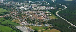 Luftbild vom Kirchsteigfeld: Die unbebaute Fläche befindet sich links der Autobahn A115.