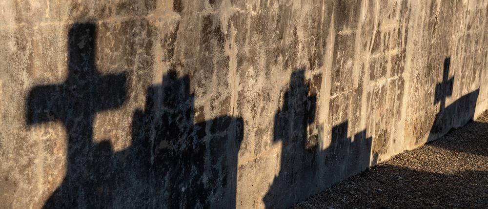 In der Schweiz sind mindestens 1002 Fälle von sexuellem Missbrauch im Umfeld der römisch-katholischen Kirche seit Mitte des 20. Jahrhunderts aufgedeckt worden.