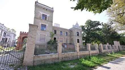 Die Villa Tummeley befindet sich an der Berliner Straße, sie liegt am Tiefen See. 