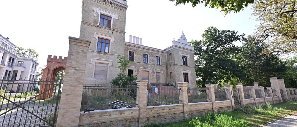 Die Villa Tummeley befindet sich an der Berliner Straße, sie liegt am Tiefen See. 