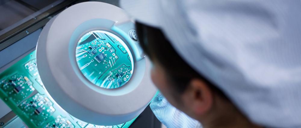 Angestellte in einer chinesischen Halbleiterfabrik.