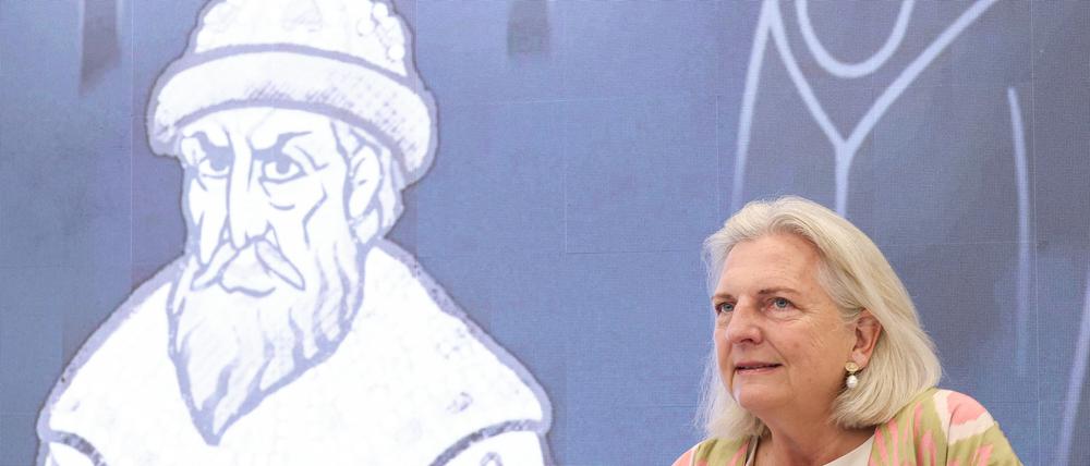 Karin Kneissl, ehemalige Außenministerin Österreichs, gilt wegen ihres Verhältnisses zum russischen Präsidenten Wladimir Putin als umstritten.