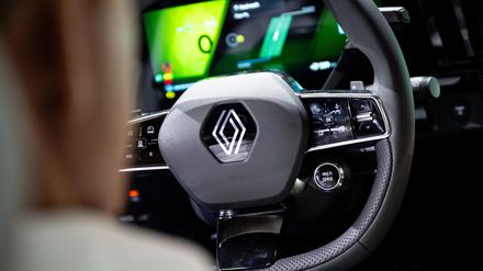 Ein Auto von Renault ist während der IAA am Stand von Renault ausgestellt.