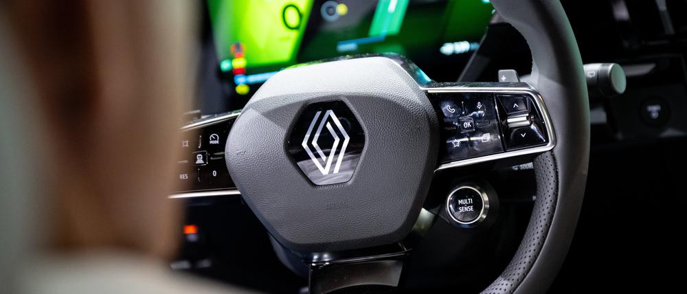 Ein Auto von Renault ist während der IAA am Stand von Renault ausgestellt.