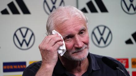 Geschafft. Mit Rudi Völler gelang der Nationalmannschaft wieder ein Sieg.