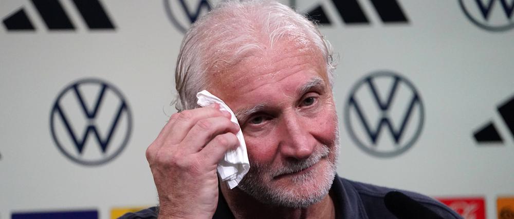 Geschafft. Mit Rudi Völler gelang der Nationalmannschaft wieder ein Sieg.
