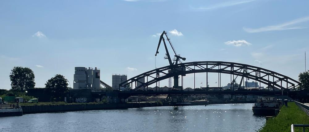 "Südhafen Berlin-Spandau Schulenburgbrücke Havel" und Foto: André Görke
