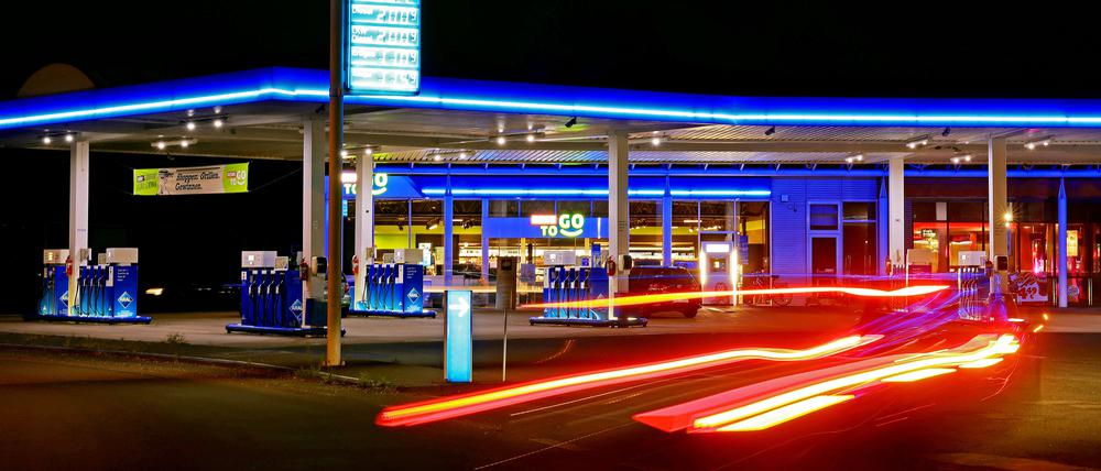 Auf dem Land sichern Tankstellen vielerorts auch die Nahversorgung mit Lebensmitteln.