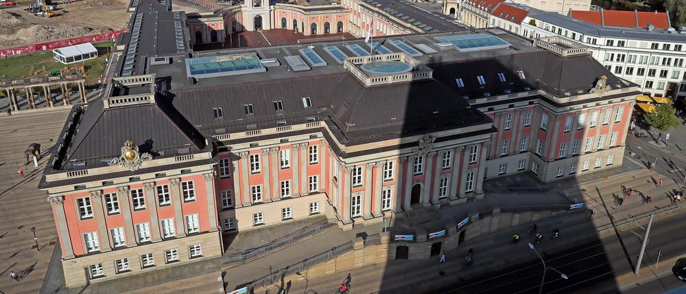 Potsdam von oben: Stadtschloss, Landtag, Nikolaikirche.