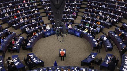 Ursula von der Leyen (vorne,M), Präsidentin der Europäischen Kommission, hält im Europäischen Parlament eine Rede über den Stand der Europäischen Union und ihre Pläne und Strategien für die Zukunft. 