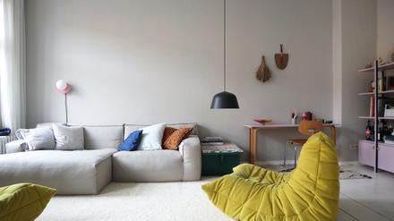 Ein Fall für die Rote Liste der aussterbenden Arten? Ob der steigenden Miet- und Immobilienpreise könnte das Wohnzimmer bald Vergangenheit sein.